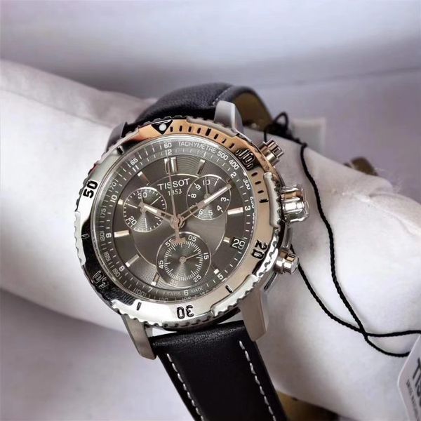 Чоловічий годинник Tissot T067.417.16.051.00 T067.417.16.051.00 фото