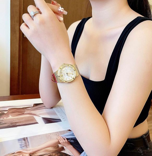Жіночий годинник Versace VEVH00420 VEVH00420 фото