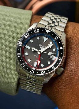 Чоловічий годинник Seiko 5 Sports GMT SSK019K1 GMT SSK019K1 фото